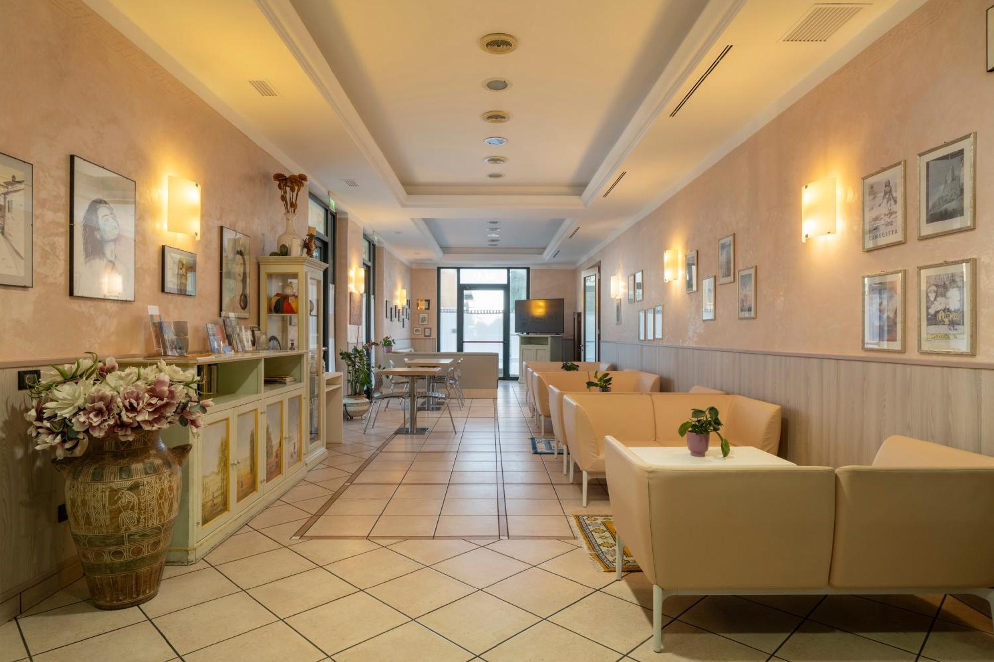 Hotel Mondial 3*