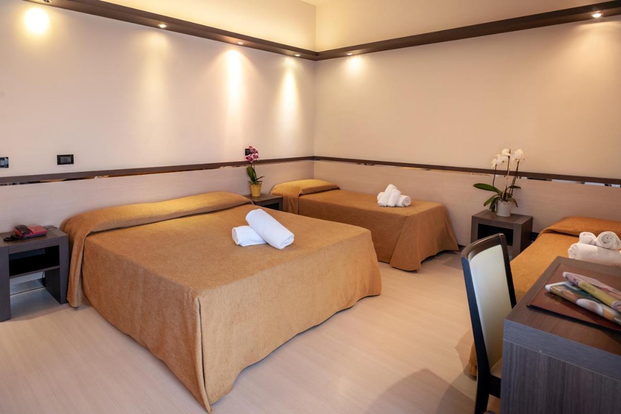 Mondial Hotel 3*